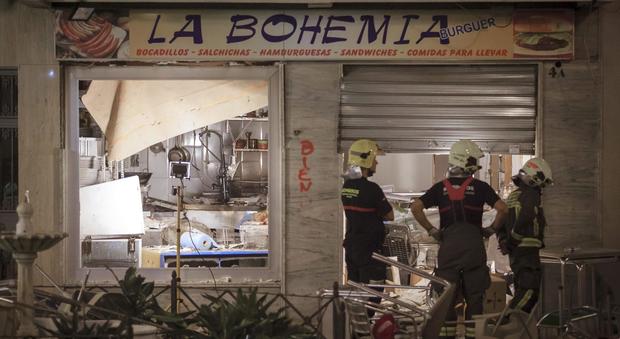 Spagna, esplosione in un bar: 77 feriti, 4 sono gravi. "Una fuga di gas"