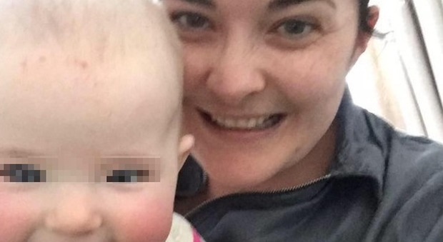 Mamma 35enne muore improvvisamente davanti alla figlioletta di 8 mesi, il marito: «Sono distrutto»