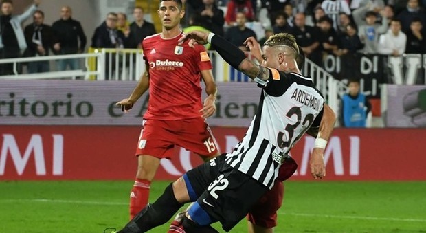Ascoli-Entella 2-1: due gol di carambola. Da Cruz assist ed espulsione