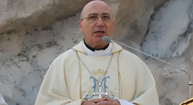 Il vescovo di Caserta Lagnese