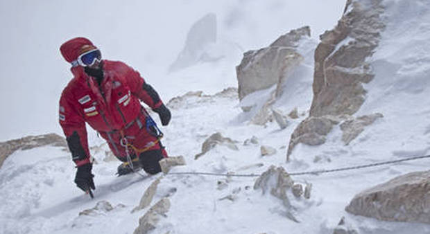 Pakistan, due alpinisti dispersi sul Nanga Parbat: brusca deviazione e il loro gps si è spento