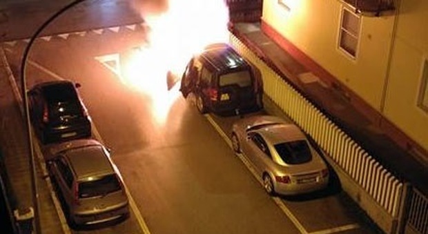 San Benedetto, ancora un'auto a fuoco: è la seconda in pochi giorni