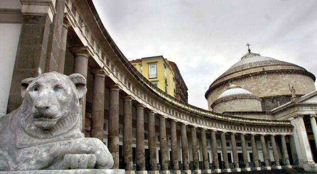 Napoli, caso Piazza Plebiscito, il Prefetto «Cantiere al Colonnato, poi lo sprint sui locali»