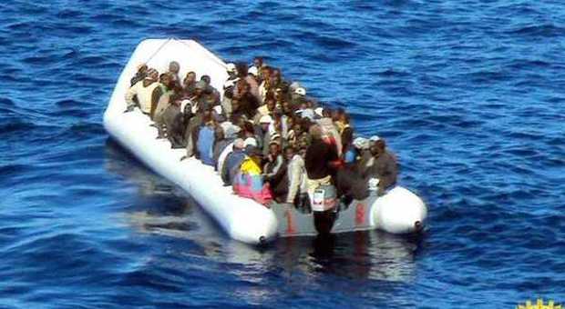 Immigrazione: soccorso gommone con circa 100 persone a Lampedusa