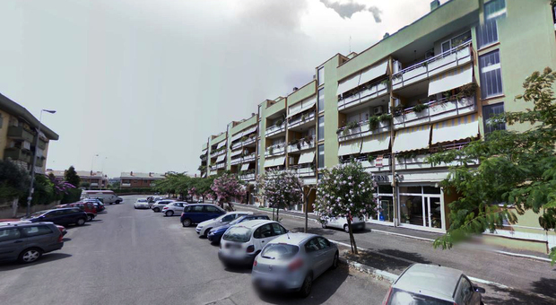 Si fingono poliziotti per rapinare anziana, figlio immobilizzato con fascette: caccia a 3 italiani