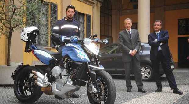 Milano, ecco le nuove moto della Polizia: agenti in sella a una MV Agusta Rivale