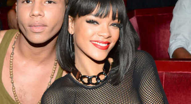 Rihanna hot, lascia a bocca aperta al party con la maglia trasparente senza reggiseno