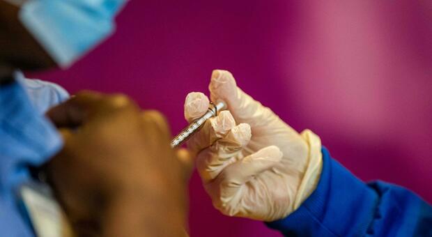 Vaccino anti Covid in Italia, il governo sa già dove produrlo: «Individuati siti in Veneto, Lazio e Puglia»