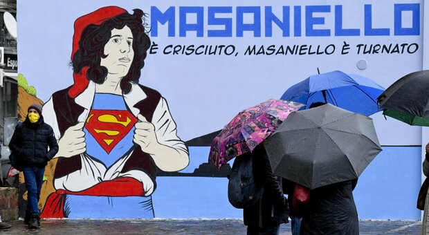 Napoli, murales di Masaniello-Superman-Pino Daniele per il rilancio di via Marina