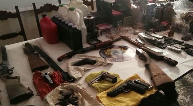 Arsenale a Surbo: ritrovati esplosivi, munizioni ed armi. Un arresto