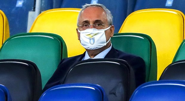 Lazio, nervosismo e condizione fisica imbarazzante: Lotito nello spogliatoio chiede spiegazioni