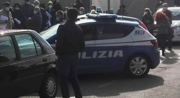 Roma, bidello abusa di una ragazzina a scuola: arrestato per violenza sessuale