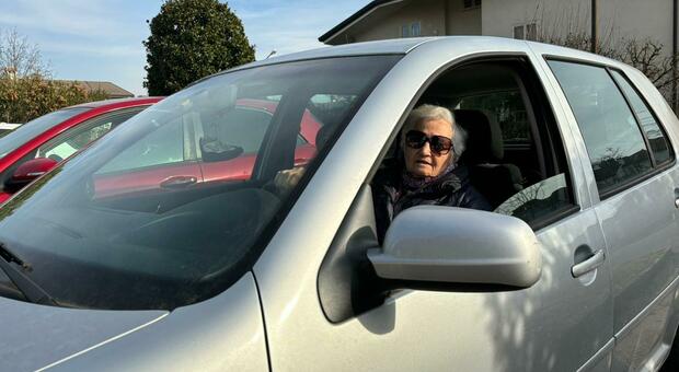 Treviso. L'ex insegnante Caterina guida ancora a 88 anni: «Togliere la patente a noi anziani? Non è giusto»