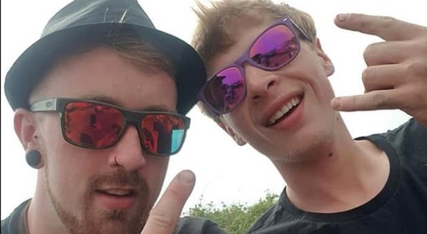 Turisti britannici morti in un dirupo: avevano scavalcato una rete per un selfie