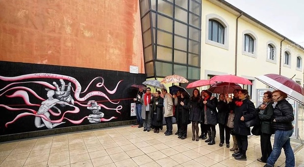 Civita Castellana, un murales degli studenti contro la violenza sulle donne