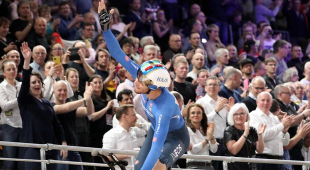 Filippo Ganna medaglia d'oro nel ciclismo ai mondiali di Berlino