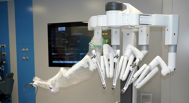 Il robot da Vinci dell'ospedale Rummo