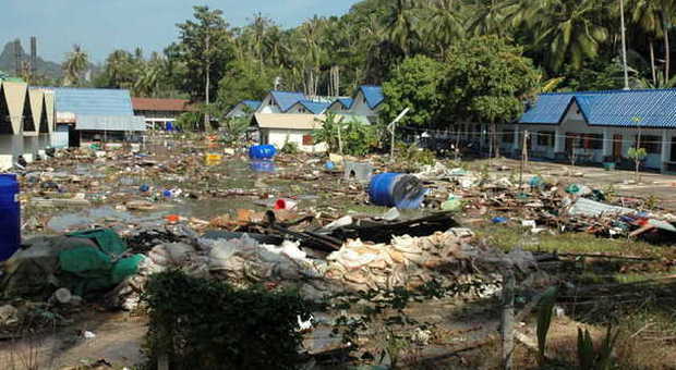 Dieci anni dallo tsunami: i paesi colpiti ricordano la catastrofe che nel 2004 devastava il Sud Est Asiatico