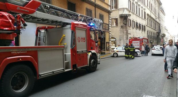 Roma, fiamme in appartamento: evacuato palazzo al Tuscolano