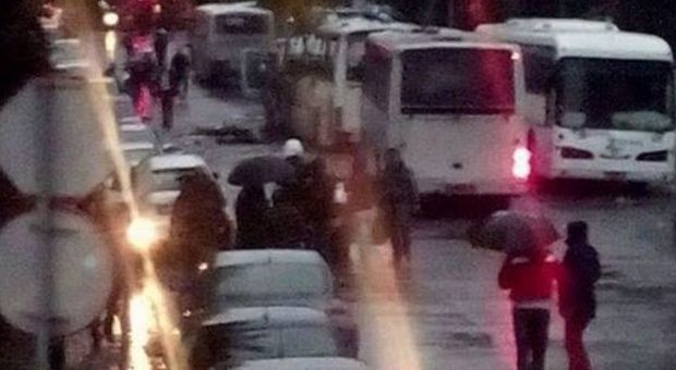 Tunisi, esplode il bus delle guardie presidenziali: almeno 15 morti