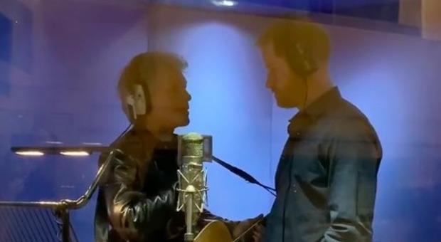 Il principe Harry incontra Jon Bon Jovi: il duetto negli studi di registrazione dei Beatles