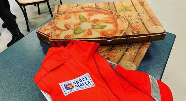 Pizza gratis agli angeli del soccorso: «Grazie per il vostro super lavoro»
