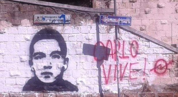 Roma, cancellato il murales di Carlo Giuliani alla Garbatella. Gli attivisti: «Lo rifaremo»