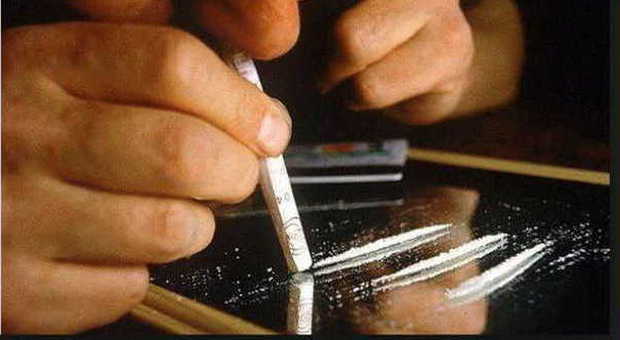Cocaina negli slip e nei calzini: due fratelli finiscono nei guai