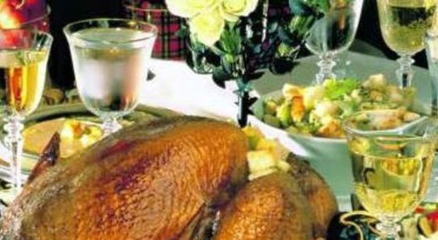 Feste di Natale, occhio agli stravizi a tavola: il colon è irritabile