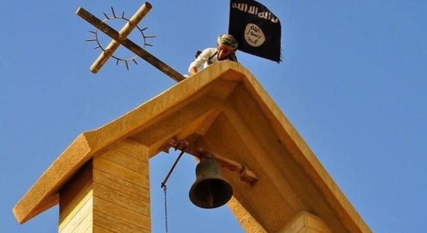 Iraq, chiesa profanata dall'Isis a Mosul rimessa in ordine da ragazzi musulmani