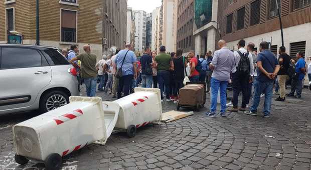 Ctp, dipendenti senza stipendio: presidio davanti alla prefettura di Napoli