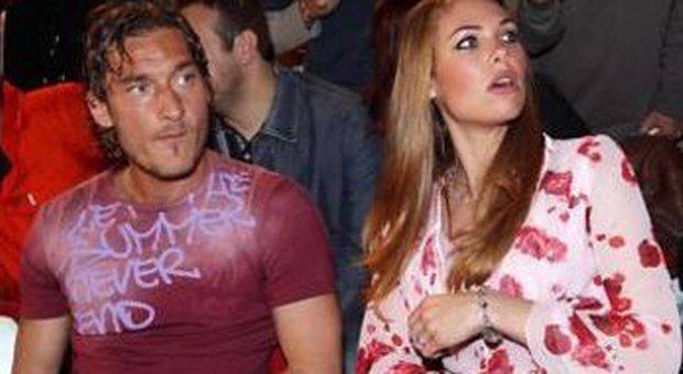 Francesco Totti e Ilary Blasi Foto Toiati