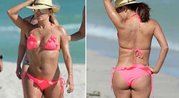 Eva Longoria, bikini mozzafiato sulla spiaggia di Miami