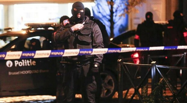 Bruxelles, sparatoria in centro: tre feriti nella via dello shopping, zona blindata