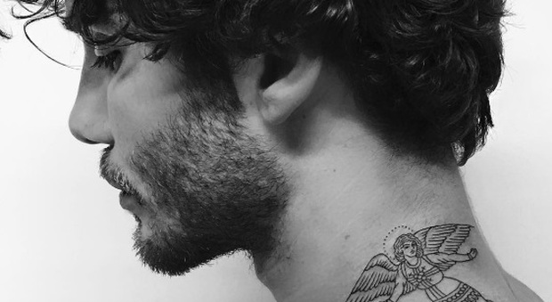 Stefano De Martino, nuovo tatuaggio per far sparire Belen