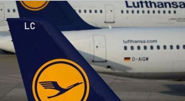 Sciopero Lufthansa, cancellati 1450 voli tra oggi e domani: disagi per 200 mila passeggeri