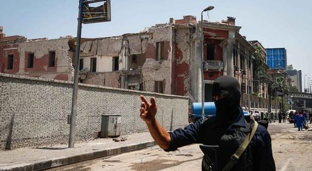 Egitto, identificati autori dell'attentato al consolato italiano del Cairo: uno ha giurato fedeltà all'Isis