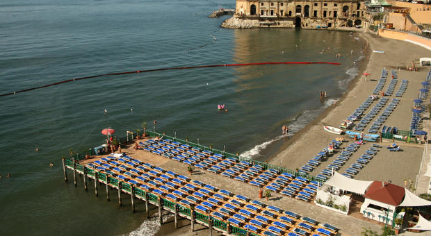 Napoli, anticipo d'estate: 25 gradi percepiti in città, già riaperti lidi e stabilimenti
