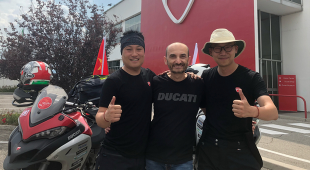 Ken Lu e Lv Fei con Claudio Domenicali, amministratore delegato Ducati