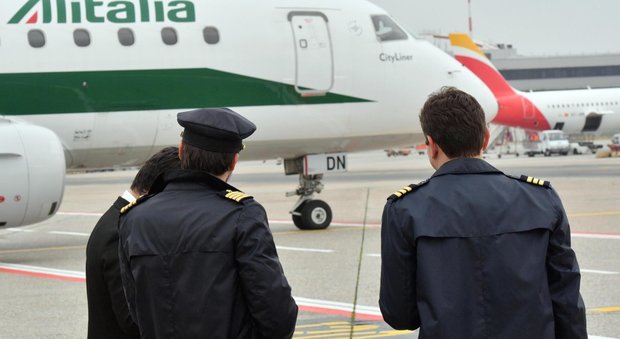 Alitalia, presentate tre offerte: c'è anche Lufthansa. Ma si va verso rinvio a settembre