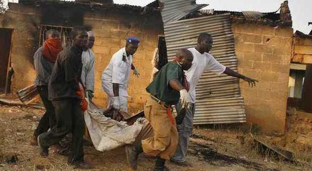 Due ragazzine kamikaze si fanno saltare in aria: 9 morti in Camerun