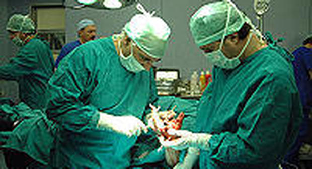 Tumore, intervento innovativo con neurochirurghi e urologi insieme