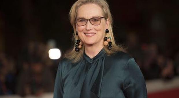 Meryl Streep protagonista di Big Little Lies 2, l'attrice indossa dei denti fini ma i fan impazziscono