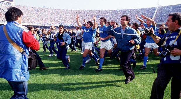 Maradona scrive la storia il giorno di Napoli tricolore