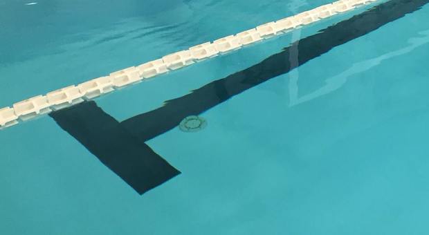 Sedicenne muore annegato in piscina: non sapeva nuotare