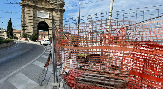 Il boulevard dalla Banca d’Italia a Porta Pia è senza pace: cantiere chiuso, anzi no