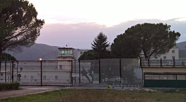 Blitz nel carcere di Carinola: scoperti due cellulari dei detenuti