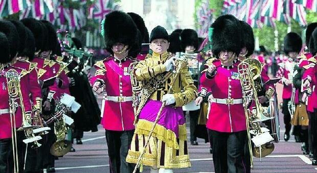 Londra, fuggono da Windsor per un rave party: tredici guardie della Regina arrestate