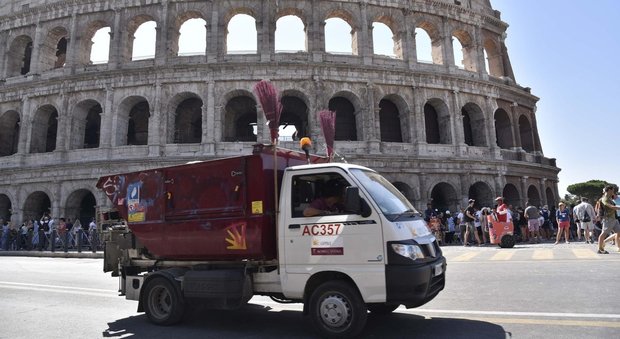 Roma, Forza Italia denuncia: «Dipendente Ama licenziato per una dichiarazione»