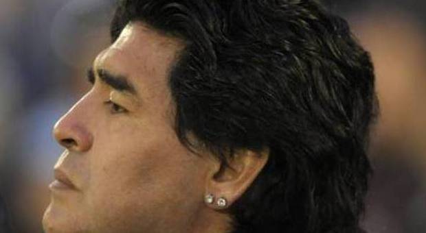 «Equitalia, ora Maradona potrà riavere gli orecchini»